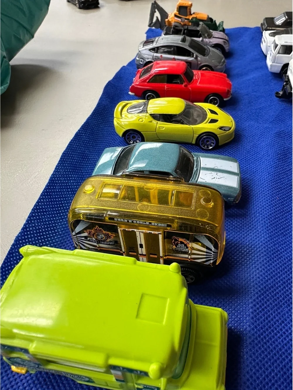 Set of 16 Assorted matchbox Toy Cars and Vehicles